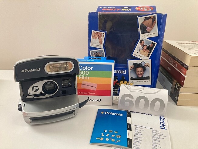 Polaroid 600 Şipşak Makina ve 8 Adet Renkli Film