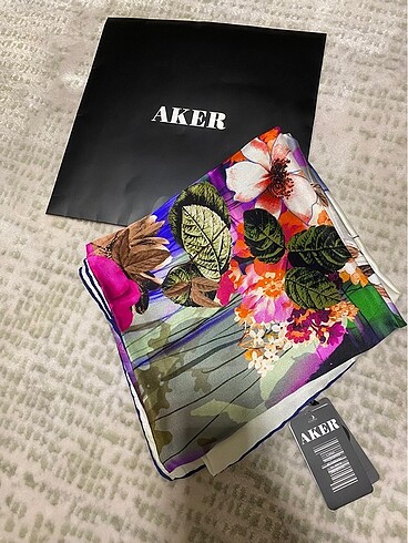 Aker ipek eşarp