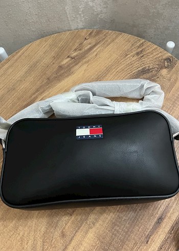 Beden Tommy Hilfiger Siyah Kadın Çapraz Çanta