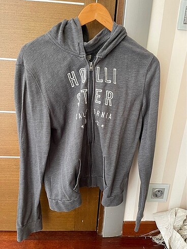 Hollister Hirka