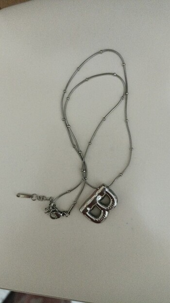 Accessorize Harfli balon kolye