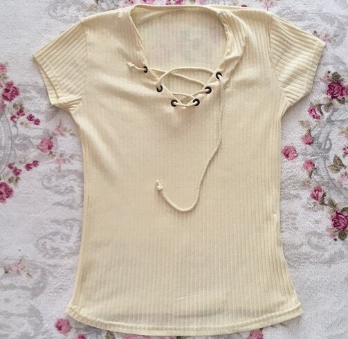 Önden bağlamalı tshirt