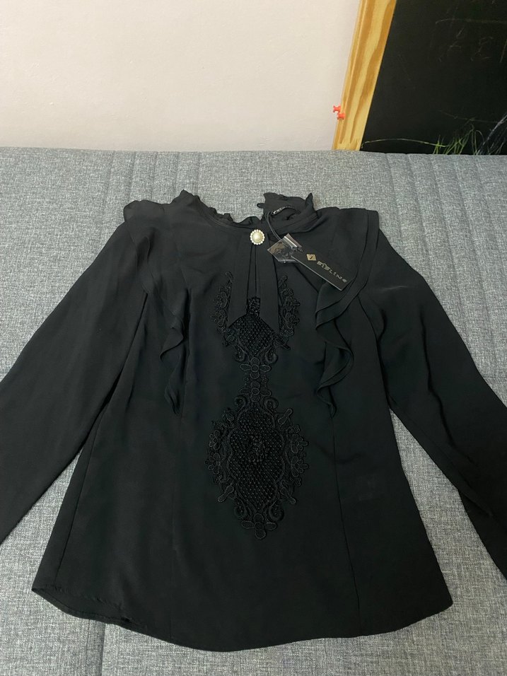 Kurdele Detaylı Uzun Kollu Siyah Gotik Bluz - Görsel 2