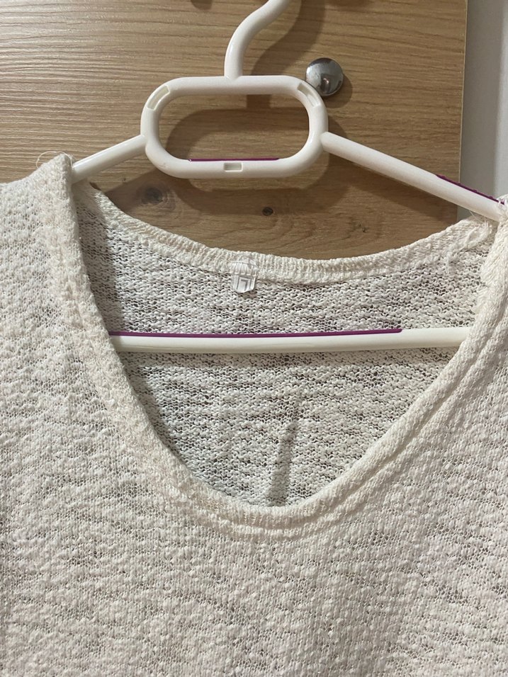 V Yaka Beyaz Keten Kadın Kazak - Görsel 3