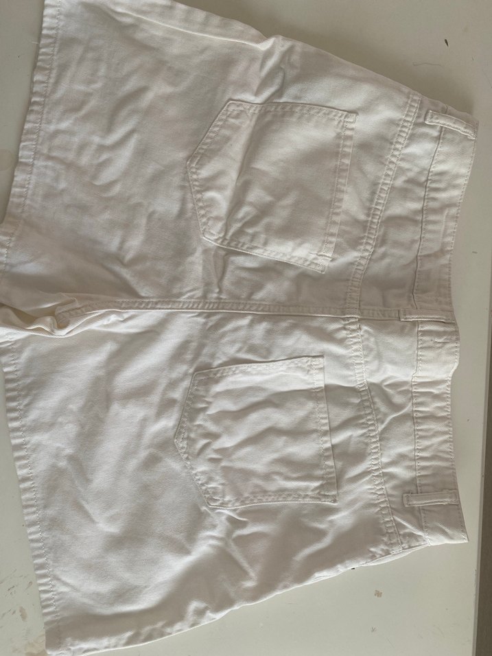 Düğmeli Beyaz Midi Keten Şort - Görsel 4