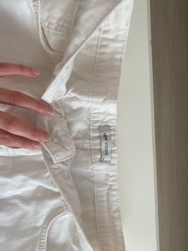 Düğmeli Beyaz Midi Keten Şort - Görsel 3