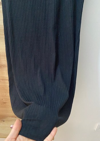 V Yaka Kısa Kollu Siyah Midi Elbise - Görsel 3