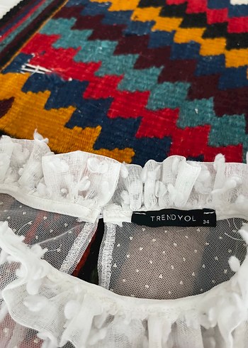 Trendyolmilla Beyaz Fırfırlı Detaylı Bluz - Görsel 3