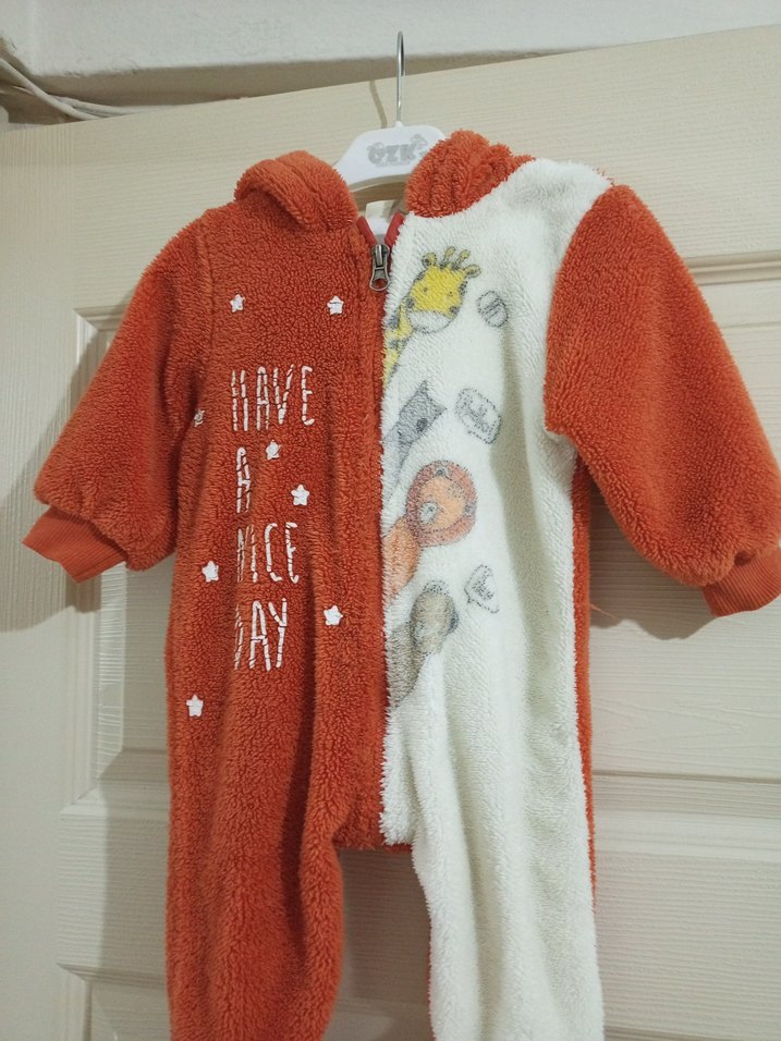 Turuncu Bebek Polar Tulum, Baskılı ve Örgü Detaylı - Görsel 3