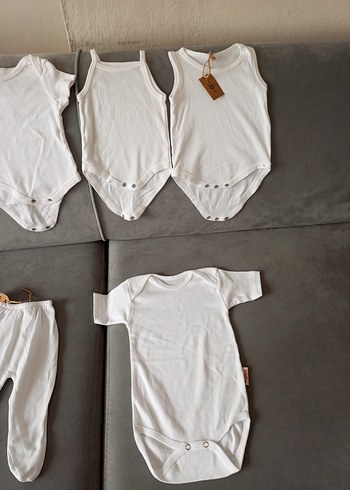 Bebek Erkek Beyaz Pamuklu Hastane Takımı - Görsel 3