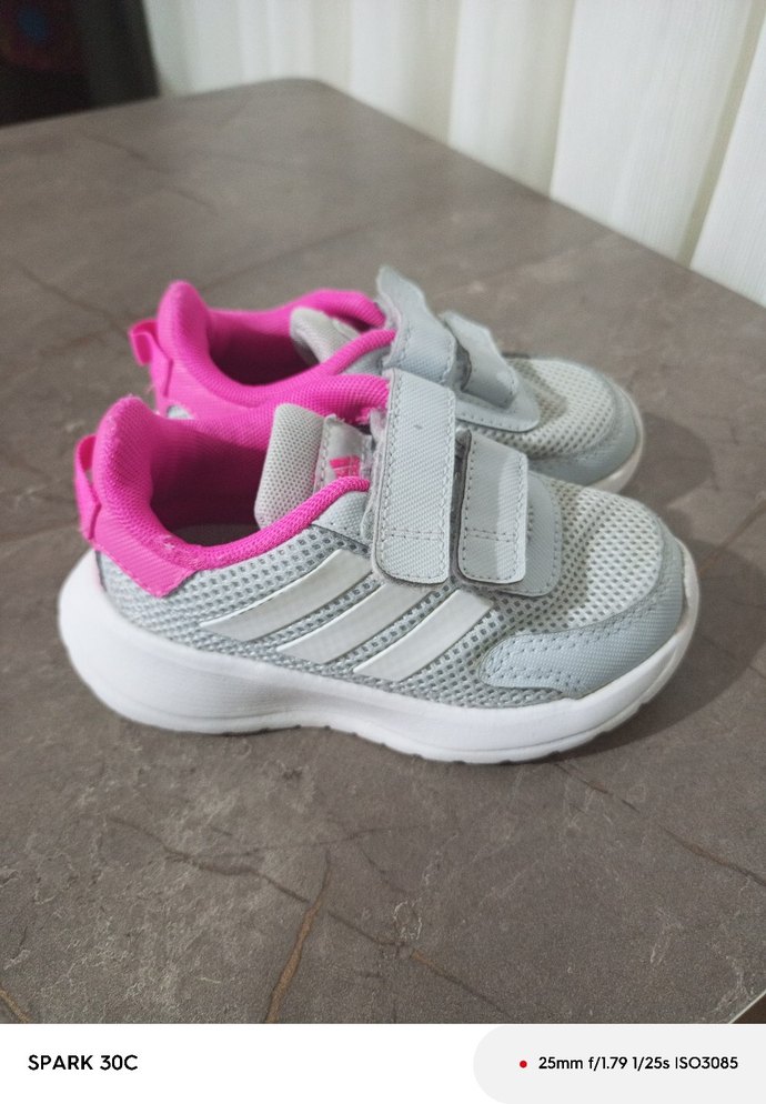 Kız Çocuk Gri Cırt Cırtlı Spor Ayakkabı - Görsel 4