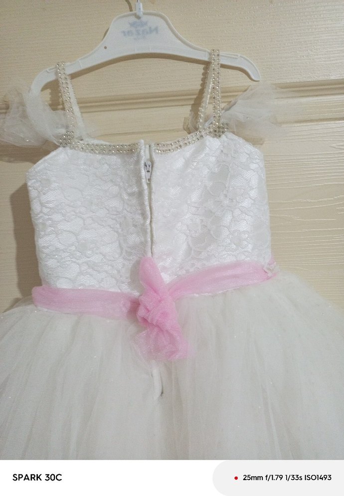 Beyaz Dantel İşlemeli Kız Elbisesi - Görsel 3