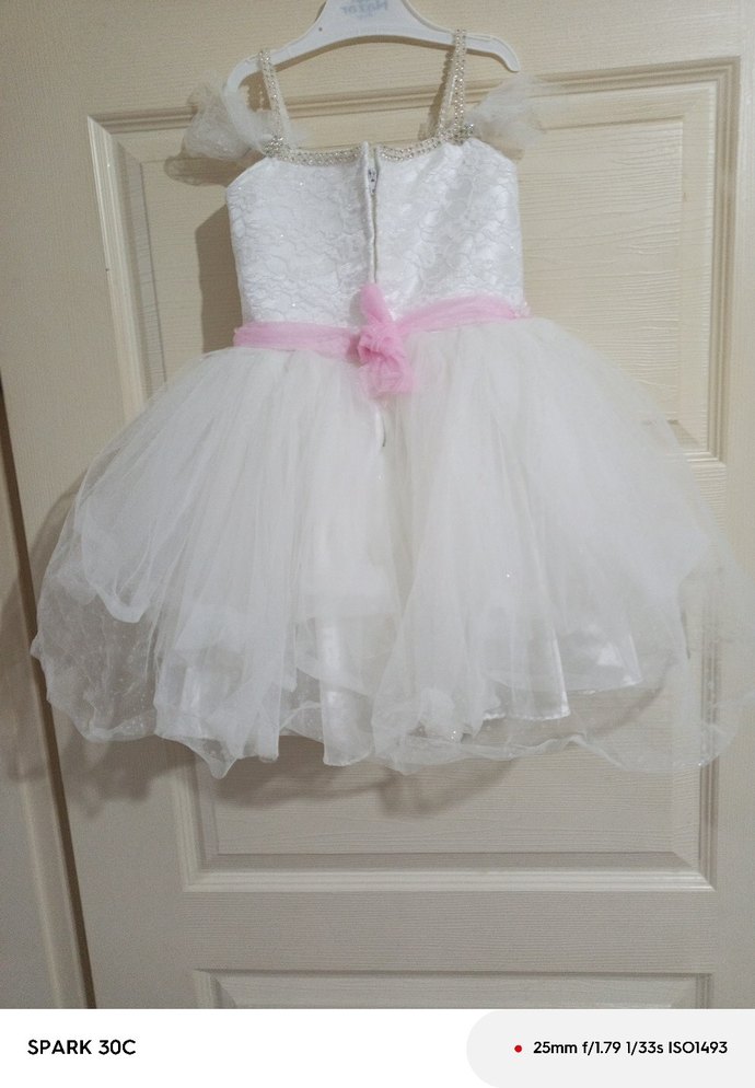 Beyaz Dantel İşlemeli Kız Elbisesi - Görsel 2