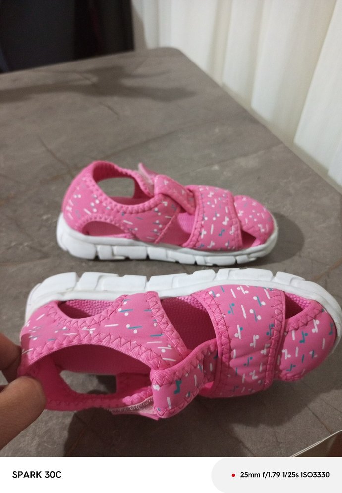 Kız Çocuk Pembe Desenli Cırt Cırtlı Terlik - Görsel 3