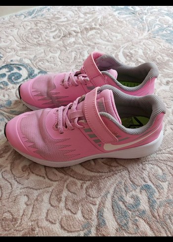 35 Beden Nike Kız Çocuk Pembe Spor Ayakkabı