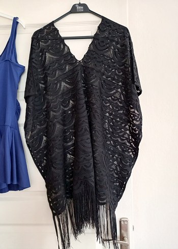 Mavi Drapeli Midi Kolsuz Mayo ve Siyah Püsküllü Örtü - Görsel 5