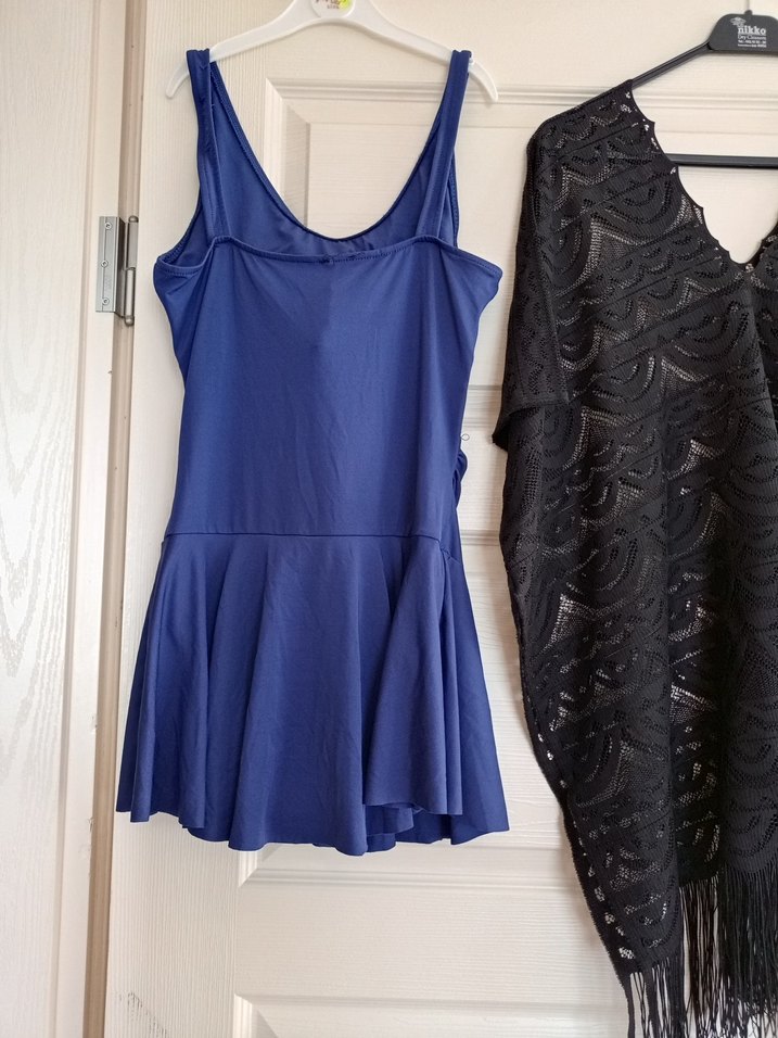 Mavi Drapeli Midi Kolsuz Mayo ve Siyah Püsküllü Örtü - Görsel 4