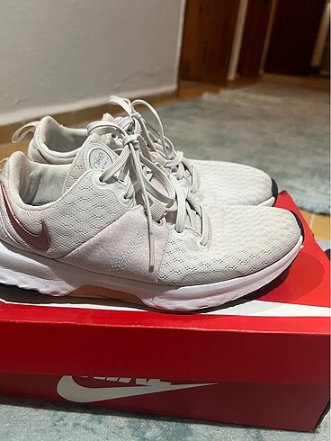 37,5 Beden Nike spor ayakkabı