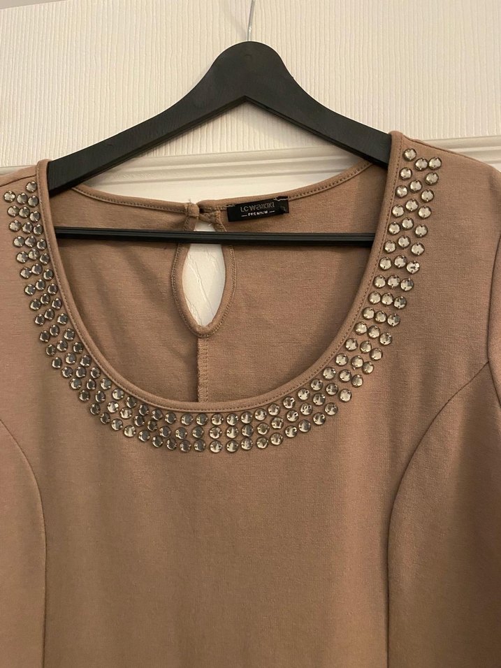 Zincir Detaylı Bej Midi Elbise - Görsel 3