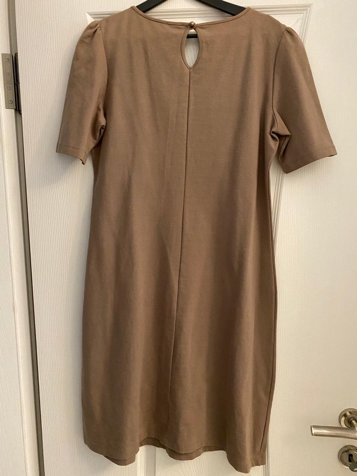 Zincir Detaylı Bej Midi Elbise - Görsel 2