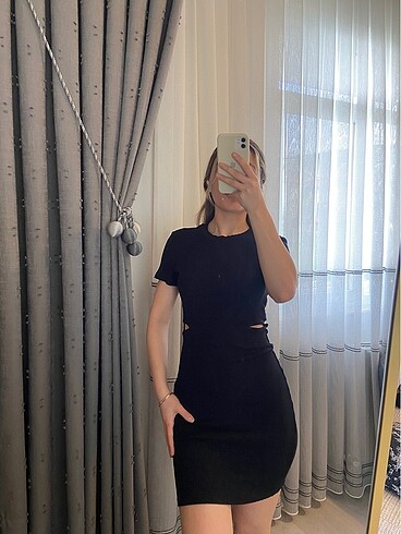 l Beden BERSHKA SİYAH PENCERE DETAYLI ELBİSE