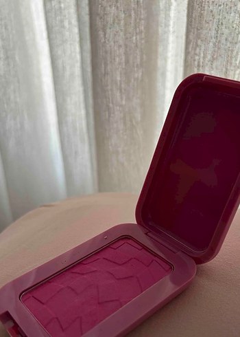 NYX Professional Makeup Buttermelt Pembe Allık - Görsel 2