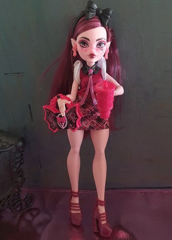 orjinal kutusunda monster high draculaura