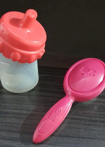 Pembe Bebek Biberonu ve Barbie Tarak