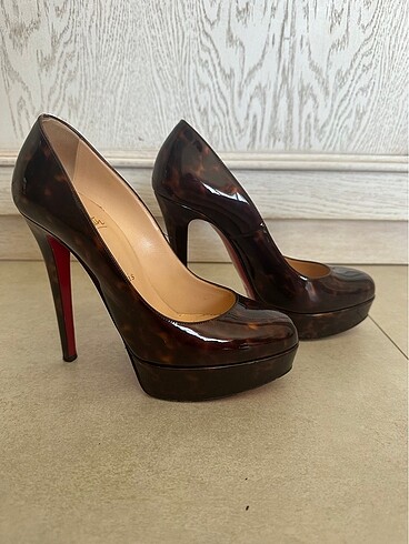 37 Beden Christian Louboutin