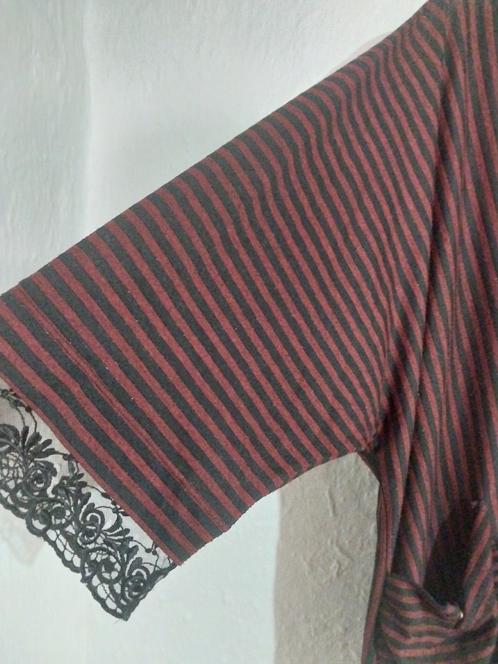 Bordo Çizgili Uzun Kollu V Yaka Bluz - Görsel 4