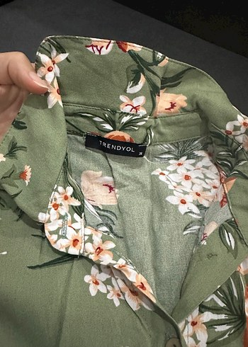 Yeşil Çiçek Desenli V Yakalı Kadın Gömlek Elbise - Görsel 2