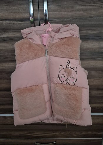 Kız Çocuk Pembe Kürklü Kapüşonlu Yelek