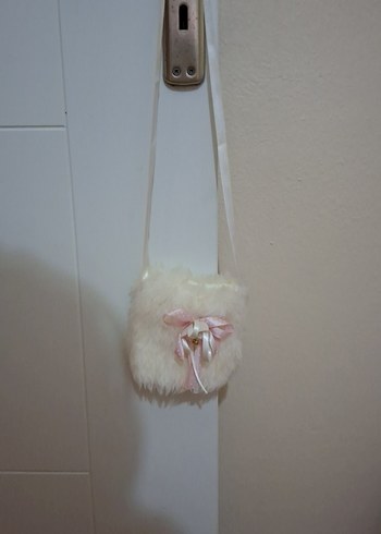 Beyaz Kürklü İşlemeli Kız Çantası - Görsel 5