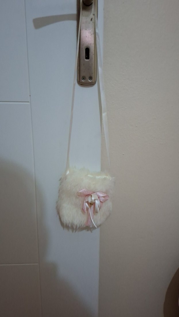 Beyaz Kürklü İşlemeli Kız Çantası - Görsel 4