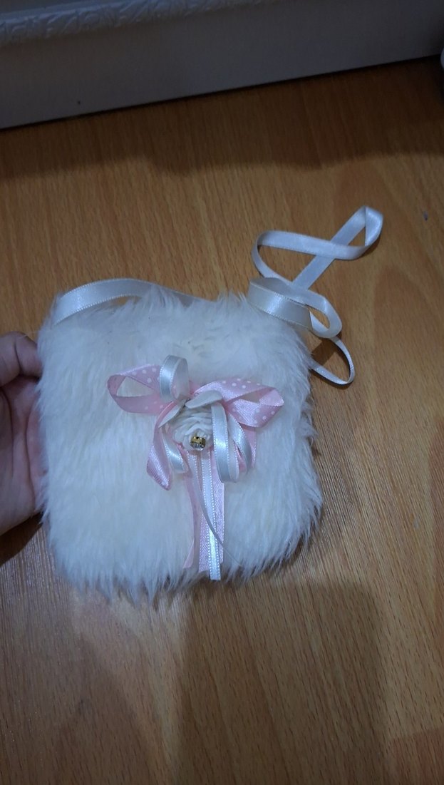 Beyaz Kürklü İşlemeli Kız Çantası - Görsel 2