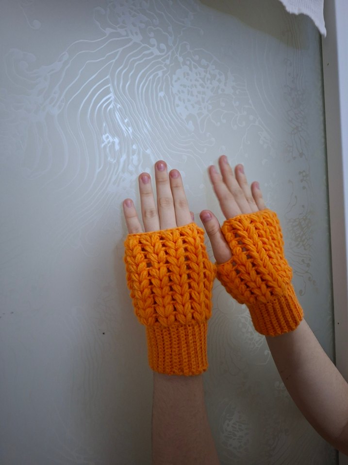 Turuncu Örgü Parmaksız Kadın Eldiven - Görsel 3