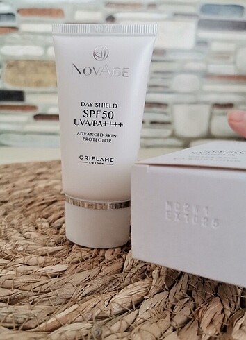 Oriflame NovAge Day Shield SPF 50 UVA/PA++++ Koruyucu Gündüz kremi