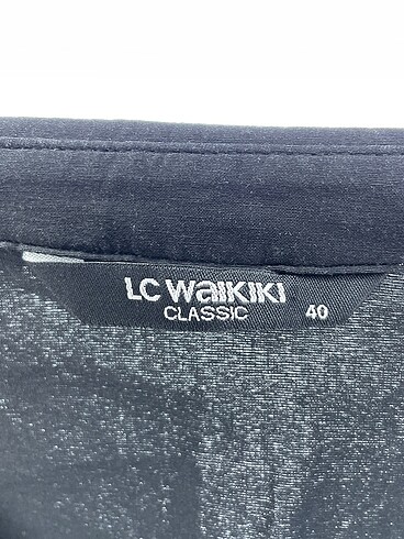 40 Beden siyah Renk LC Waikiki Gömlek %70 İndirimli.