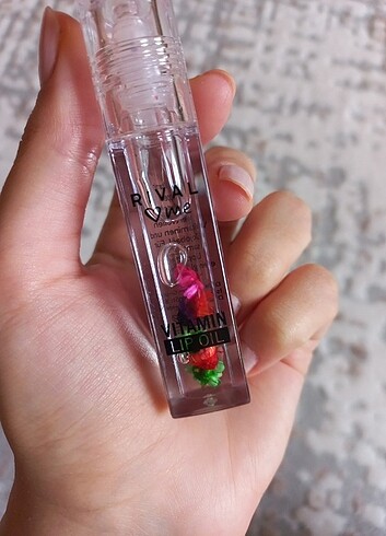 Diğer dudak parlatıcısı gloss