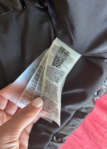 Guess Siyah Parlak Kısa Şişme Yelek - Görsel 5