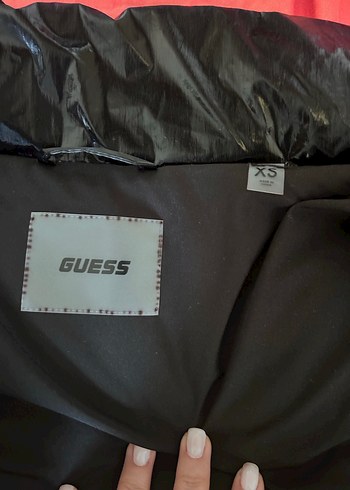 Guess Siyah Parlak Kısa Şişme Yelek - Görsel 4
