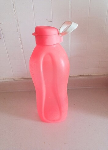 Beden turuncu Renk Tupperware 2 litrelik eko şişe kapağı.