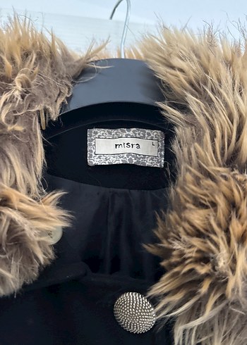 Kahverengi kürklü yaka siyah kaban - Görsel 3