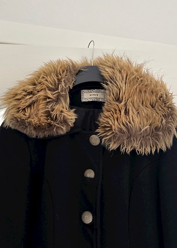 Kahverengi kürklü yaka siyah kaban - Görsel 2