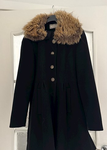 Kahverengi kürklü yaka siyah kaban - Görsel 5