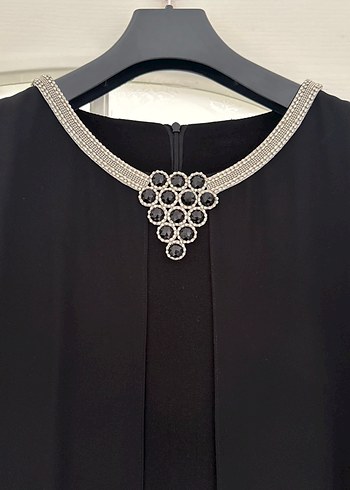 Zincir Detaylı Siyah Uzun Kadın Elbise - Görsel 3