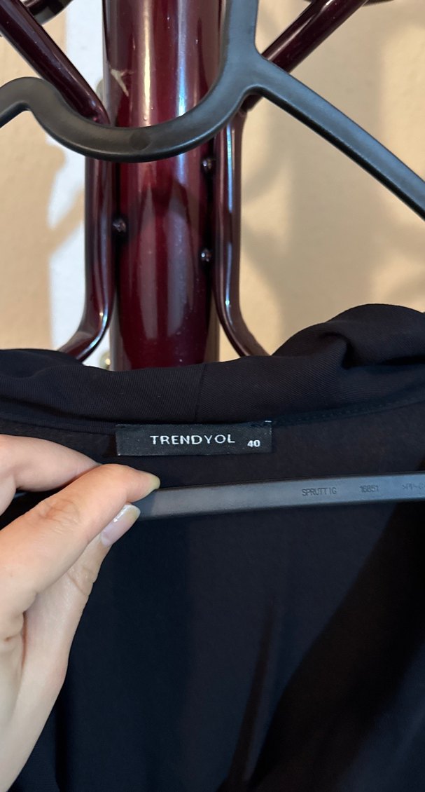 Siyah V Yakalı Uzun Keten Elbise - Görsel 2