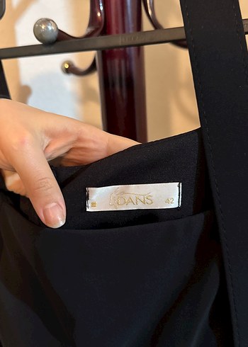 Siyah Uzun V Yakalı Gotik Elbise - Görsel 4