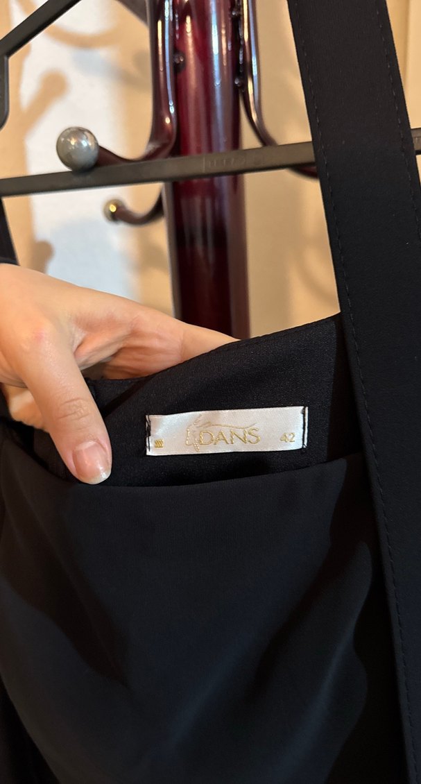 Siyah Uzun V Yakalı Gotik Elbise - Görsel 4