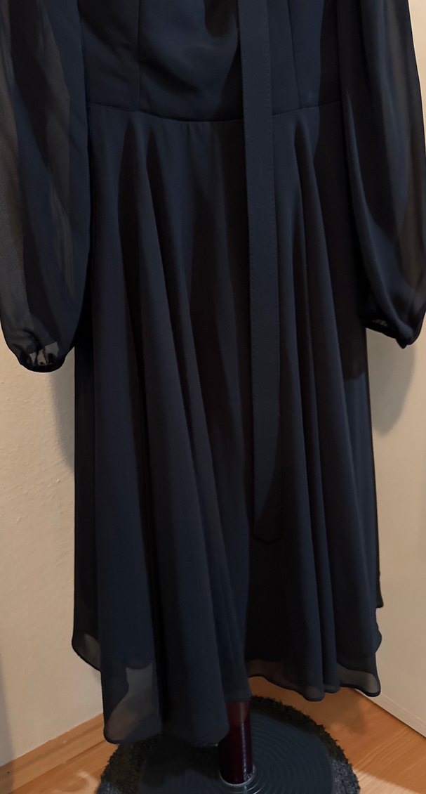 Siyah Uzun V Yakalı Gotik Elbise - Görsel 3